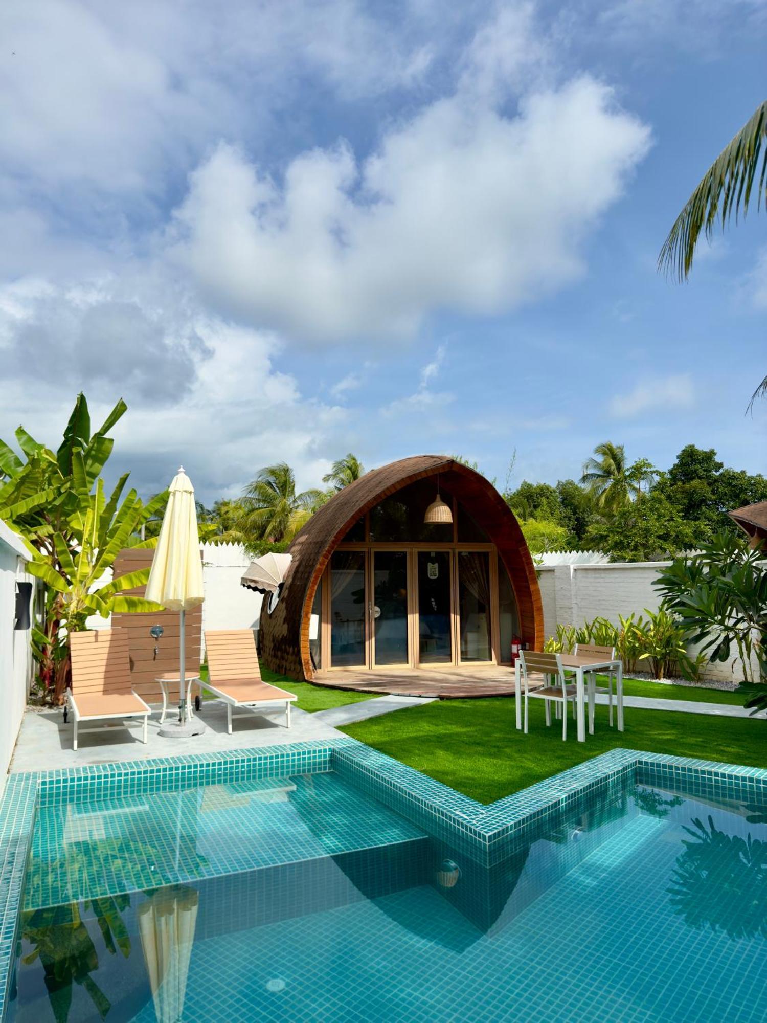 Hotel Found Mansion à Pantai Cenang  Extérieur photo
